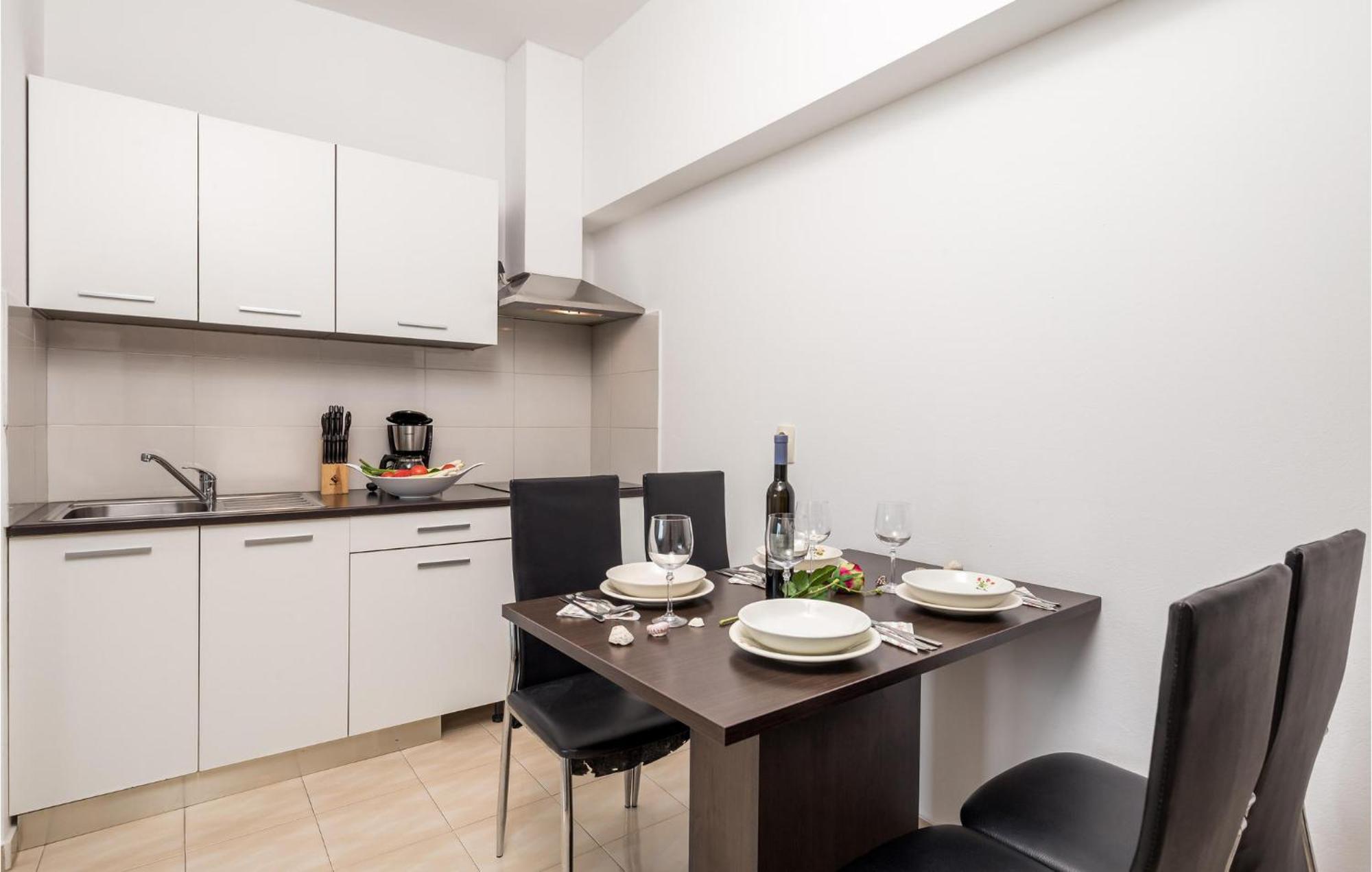 Stunning Apartment In Vrh Vrh (Krk) Exterior foto